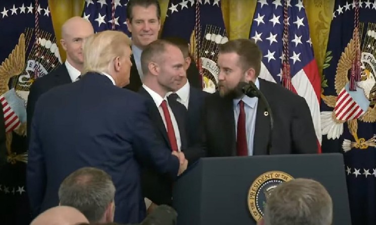 
 Chainlink и&nbsp;Pyth стали поставщиками оракулов для&nbsp;правительства США		