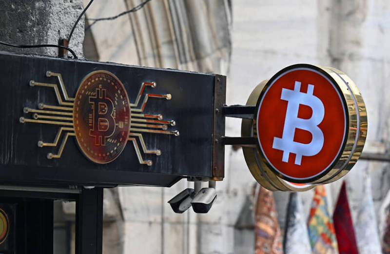 
 Биткойн работает на бизнес		
