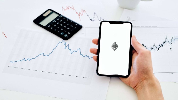 
 Курс Ethereum остается стабильным на протяжении 9 лет, но с учетом инфляции он на 14 % ниже своего максимума 2017 года		