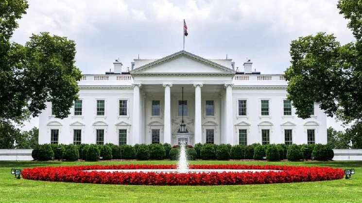 
 Трамп принимает в Белом доме руководителей ведущих криптовалютных компаний на фоне обсуждения в США возможности покупки биткоинов		