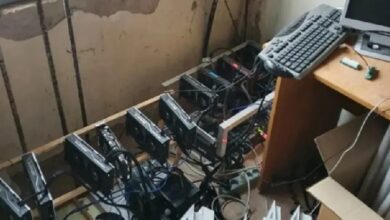 На Урале нашли спрятанную в жилом помещении майнинговую ферму На Урале нашли спрятанную в жилом помещении майнинговую ферму